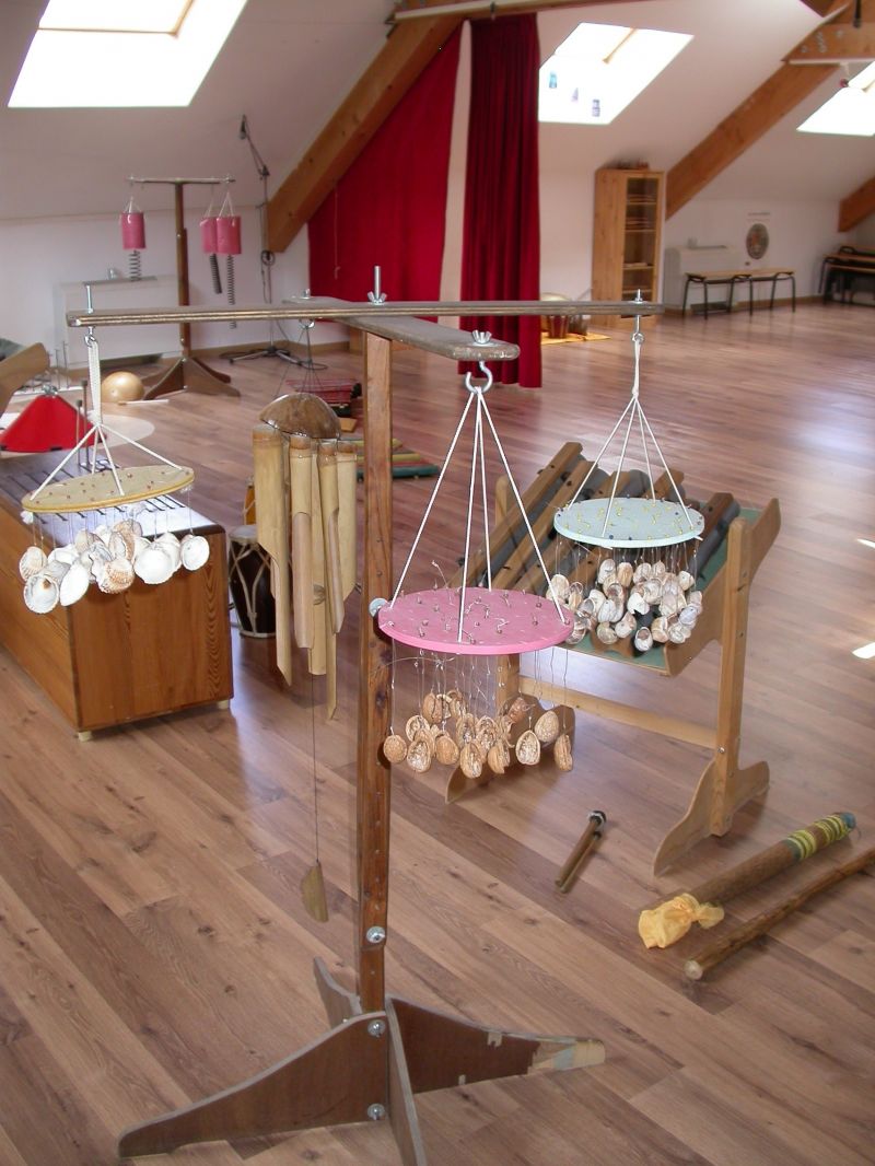 Instruments-avec-matériaux-naturels-et-de-récupération